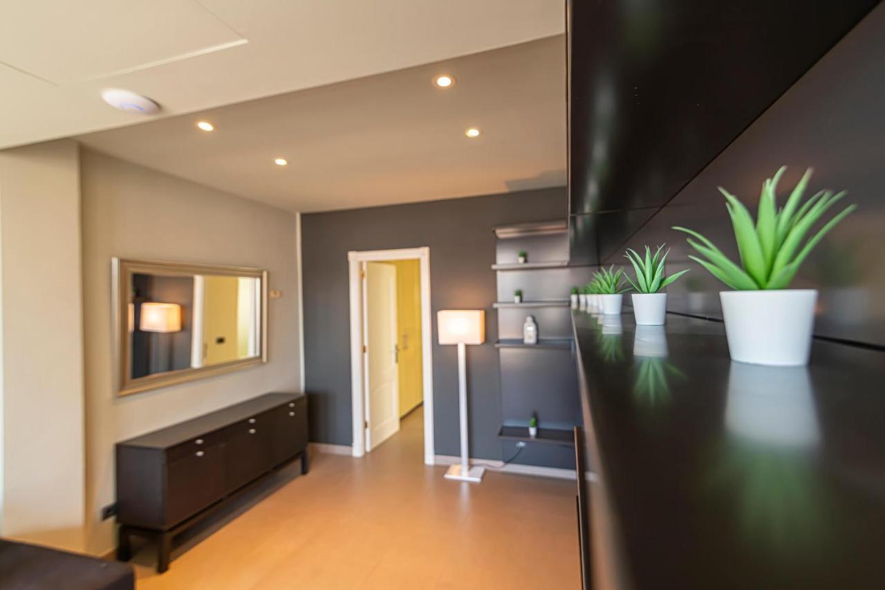 Luxury Holidays Suites, Playa De Los Cristianos Los Cristianos  Exterior photo