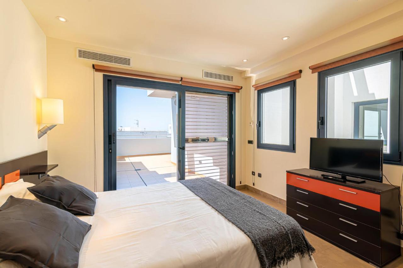 Luxury Holidays Suites, Playa De Los Cristianos Los Cristianos  Exterior photo