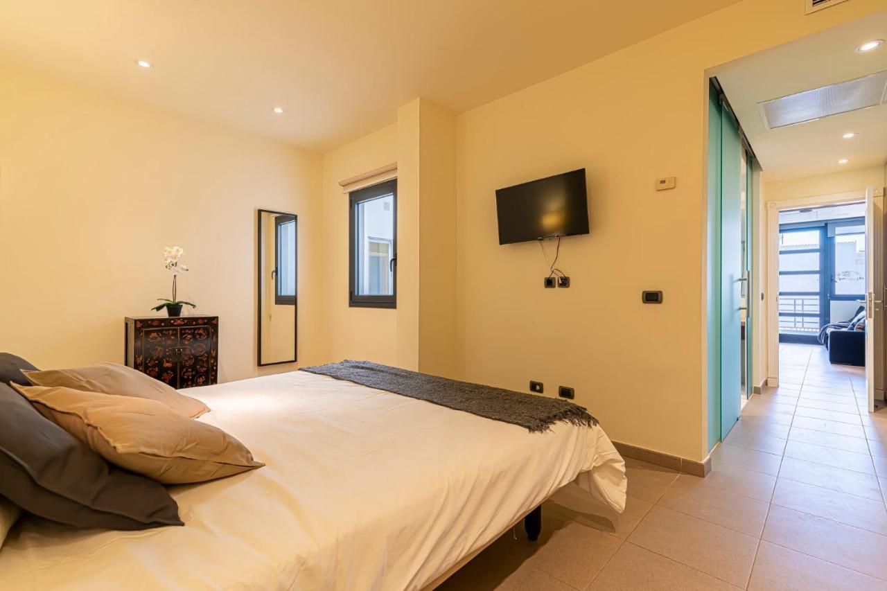 Luxury Holidays Suites, Playa De Los Cristianos Los Cristianos  Exterior photo